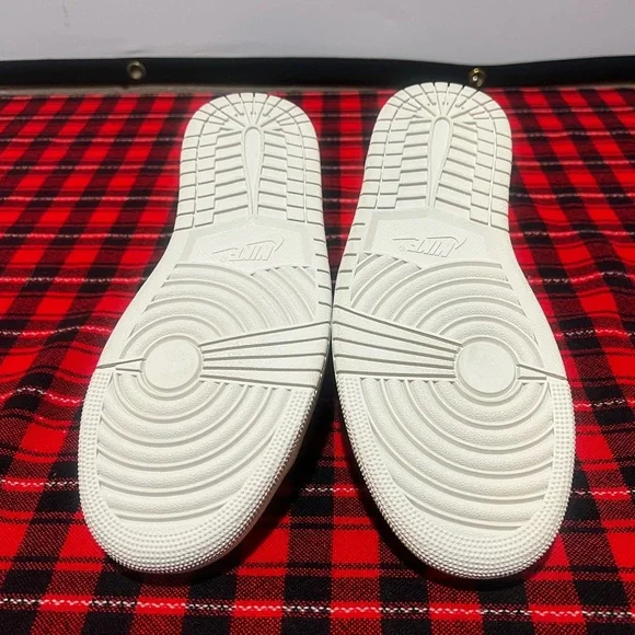 Jordan 1 retro center court White and Gold Sneakers